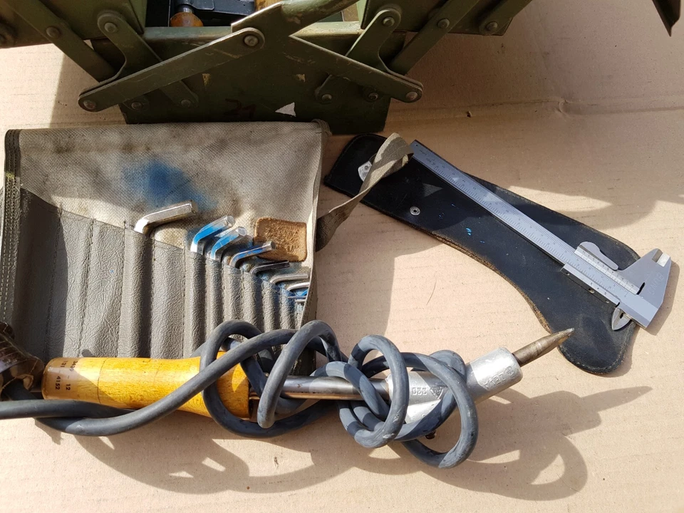 Reich gefüllte Werkzeugkiste Werkzeugkasten + Werkzeug 17,5kg ex Bundeswehr NK21 - Bild 3 von 4