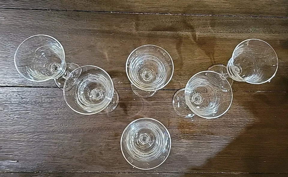 Vintage ONEIDA CRYSTAL FEDORA (NO TRIM) Wine Glass For Adults Set Of 6. - Image 3 of 4