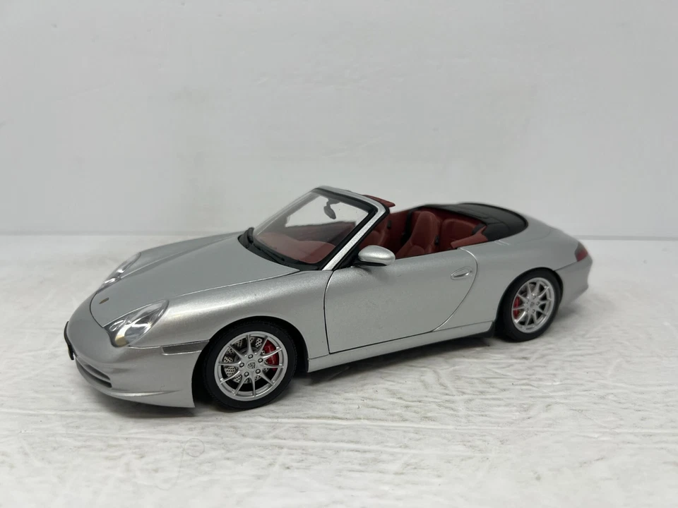 Tipo de coche Porsche 911 Carrera Cabrio Facelift plata ártica metálico 1:18 diecast Foto 3 de 4