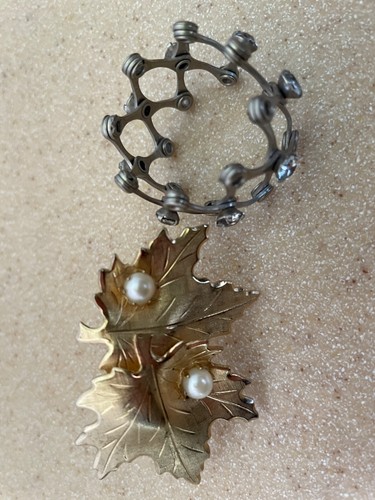 LOT of 6 VINTAGE scasrf clips W. Germany goldtone black filigree faux pearl AS32 - 第 3/6 張圖片