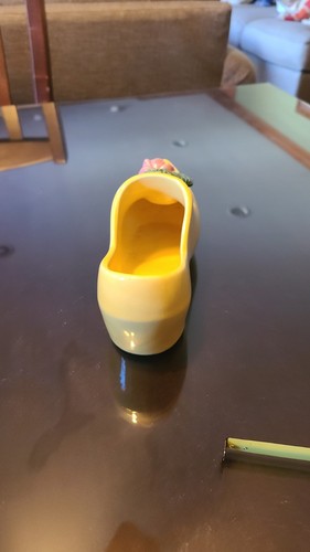 McCoy yellow shoe planter w applied pink rose planter.Cottage core. EUC. 40's. - Picture 3 of 7