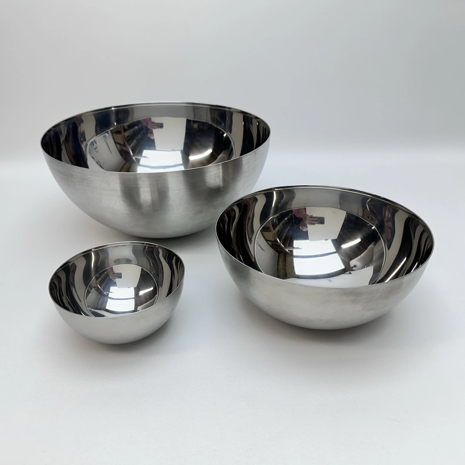 IKEA Stainless Steel Round Mixing Bowl 3 Piece Set - Used - 11”, 8”, & 4 3/4”
Opens in a new window 