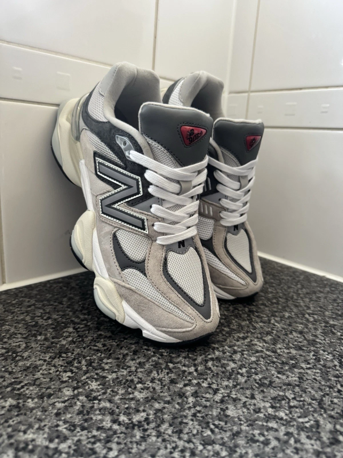 New Balance 9060 taglia 7 5 UK disponibile nuovo