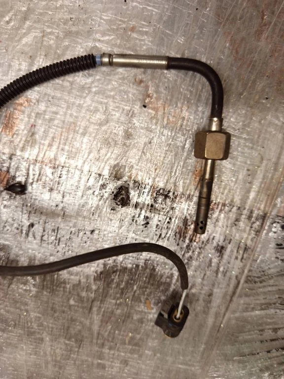 Sensore temperatura gas di scarico diesel Mercedes Classe V W447 2016 A0009055205 - Immagine 2 di 3