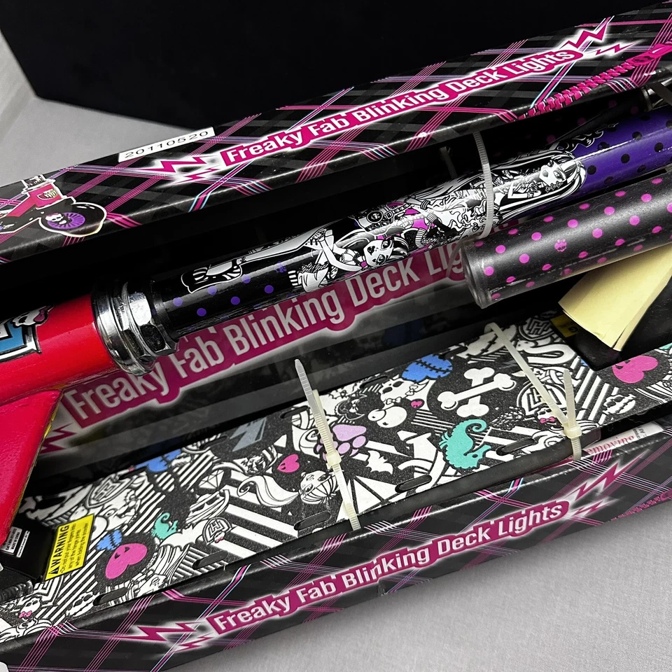 ©️ Scooter plegable iluminado Monster High Kids Dynacraft modelo 8002-11 2011 nuevo en caja Foto 4 de 4