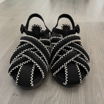 New With Box! FARM Rio black and whiteZigzag Stitch Sandal Size