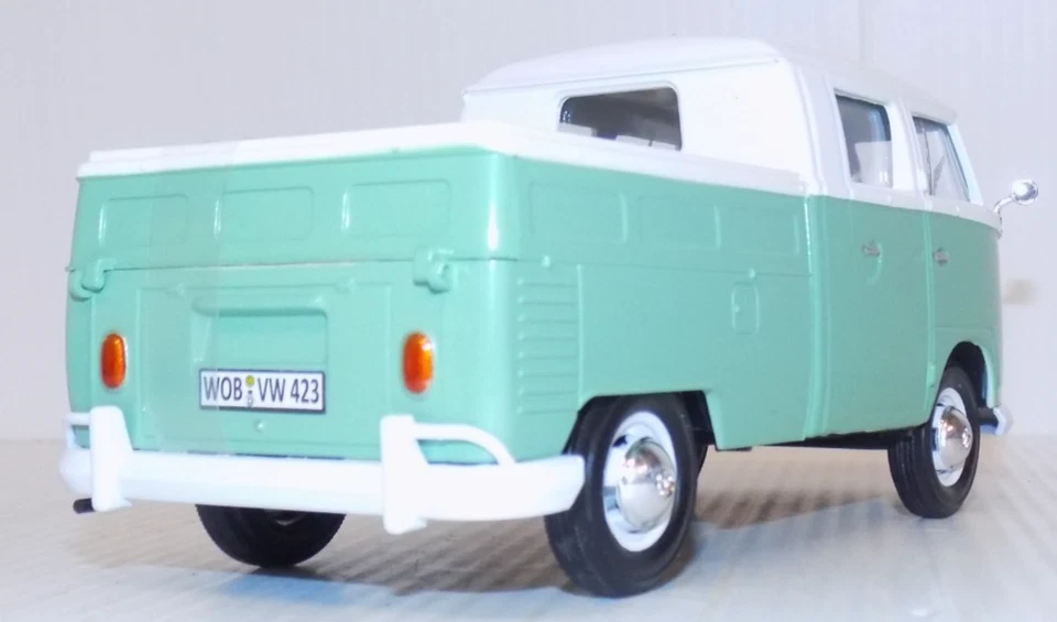 MotorMax Volkswagen Type 2 (T1) Double Cab Pickup White/Green #79343 MIB - Image 3 of 4