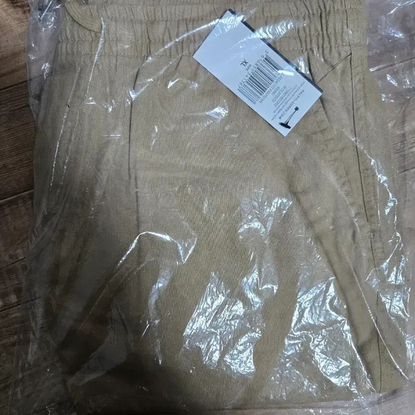 Polo Ralph Lauren Men's Beige Shorts, New, Size 33-34 thumbnail 3