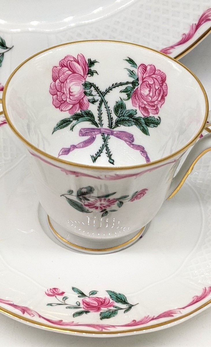 4 Bernardaud Limoges Les Deux Roses 4-piece place setting