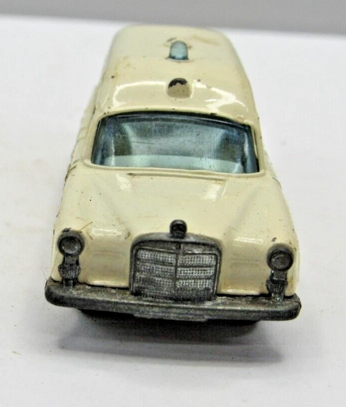 Vtg Matchbox Series No. 3 Mercedes Benz “Binz” Ambulance Lesney Diecast C5-115 - Image 2 of 4