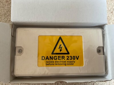9 Stück NEU ESWC1 Verdrahtungszentrale Energiespar Innovation Steuerungen Anschlussboxen