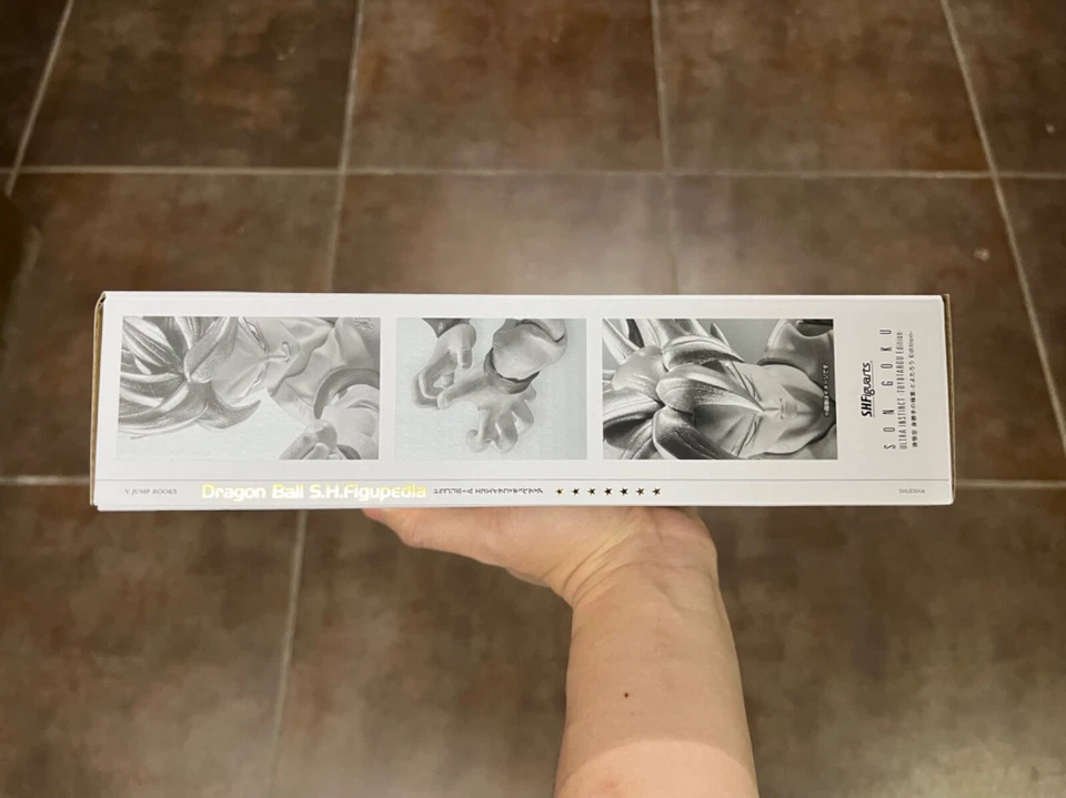 Sh Figuarts Son Goku Ultra Instinto Edición Toyotarou Figura y Libro Set V-Jump Foto 3 de 4