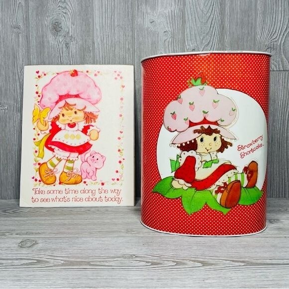 Vintage 80s Strawberry Shortcake Cheinco Metal Trash Can & wallart
