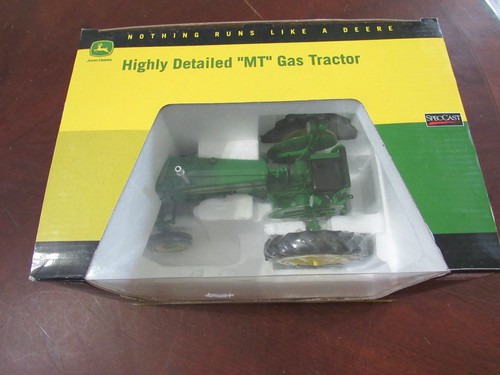 SPECCAST 1/16 JOHN DEERE "MT" WIDE FRONT GAS TRACTOR - NIB - NEVER DISPLAYED - Picture 3 of 10