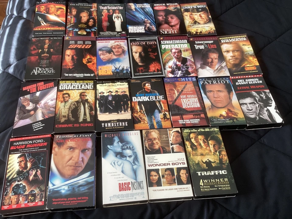 Lot of 25 VHS, Bruce Willis, Keanu, Arnold,Mel, Kurt Russell, Michael Douglas - Image 3 of 4
