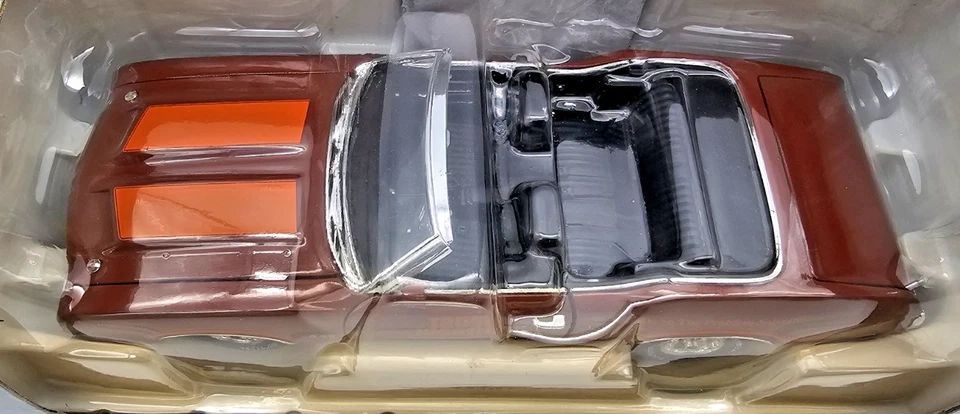 Crown Premiums escala 1:24 diecast Olds Cutlass 442 W-30 convertible con tapa Foto 4 de 4