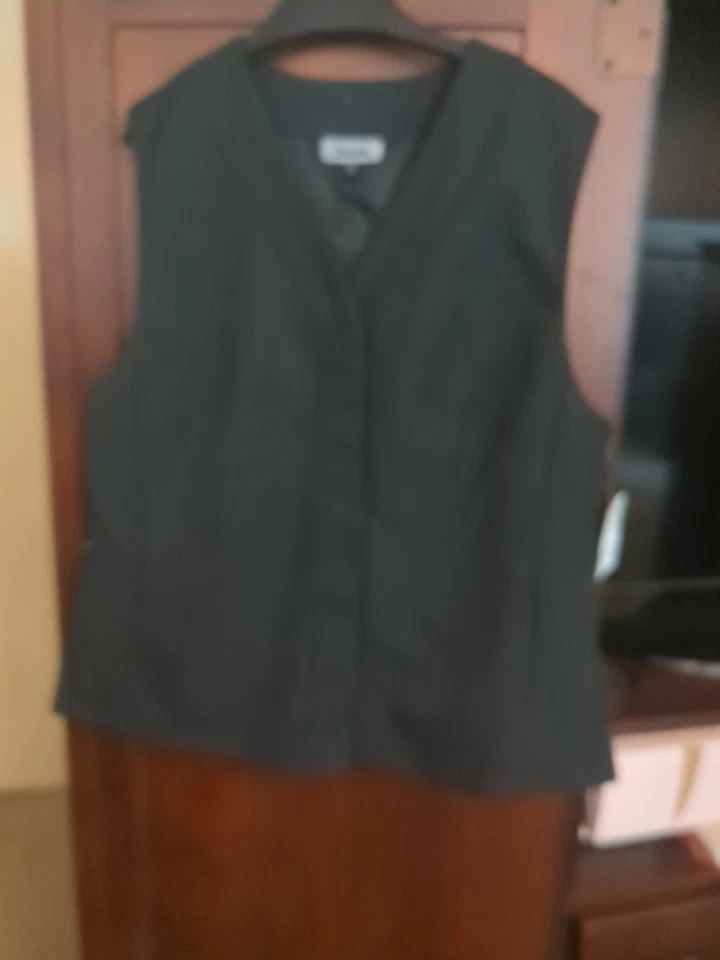 cintas vest size M  - Image 4 of 4