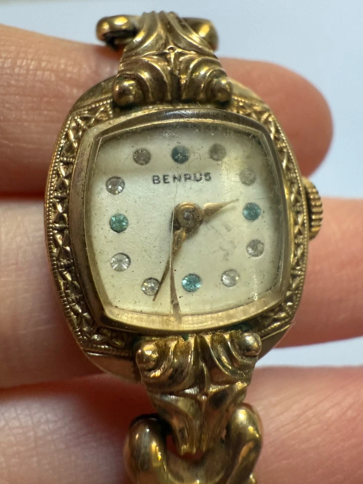 Reloj de Colección Benrus Damas Tono Dorado 10K RGP Bisel Estrás Esfera Pulsera Chevron Foto 3 de 4