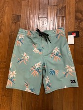 New Quiksilver Men s Board shorts Shorts Size S 49 8 Inseam