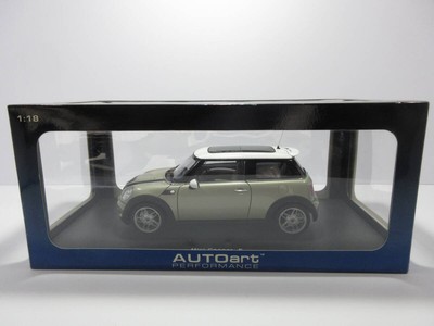 1/18 Autoart Cooper S 2006 Sparking Silver Metallic/White Roof Model Minicar