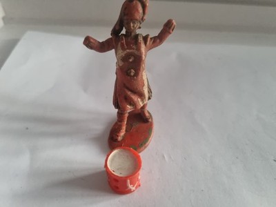 HERALD TOYS SCOTTISH BANDSMAN DRUMMER SCALE 1:32 MODEL FIGURE Drum not correct 