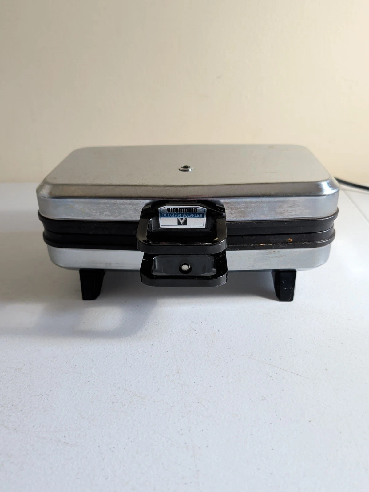 Vintage Vitantonio 550 Belgian Electric Waffle Maker Nonstick Chrome Works
Opens in a new window or