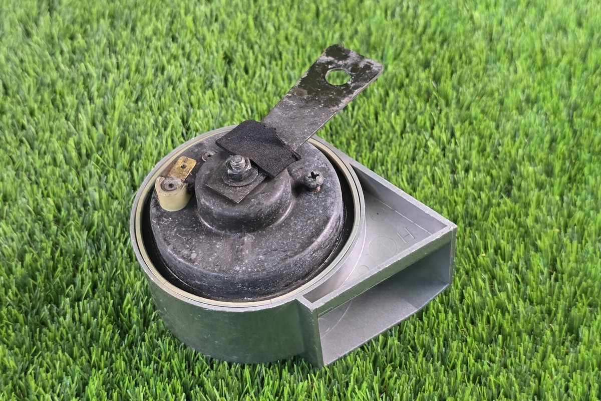 Nissan zz-12 Miyamoto japan SPORTS HORN E9 004068 (High & low tone