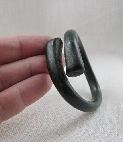 Antique Javanese Bronze Bracelet from Indonesia - Picture 9 of 12
