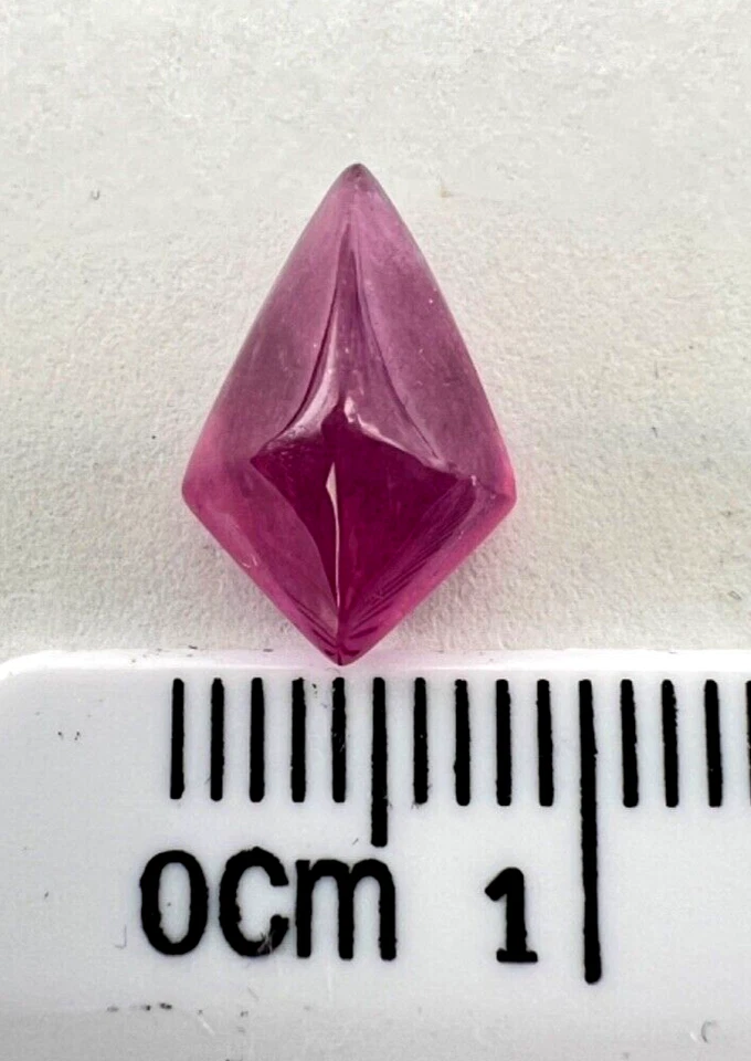 3.86 Carat Kite Shape Madagaskar Ruby Cabochon, Loose Stone - Image 3 of 4