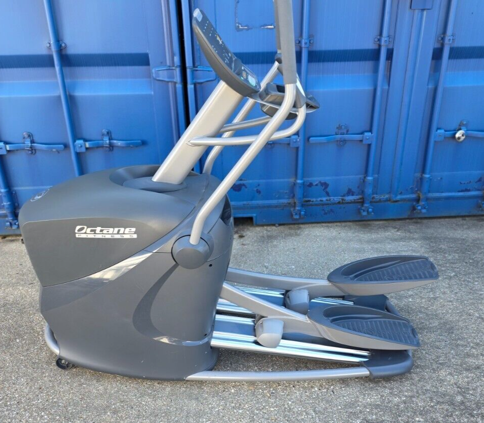Elliptical Machines Octane Q35c Octane Q35C Elliptical/Cross