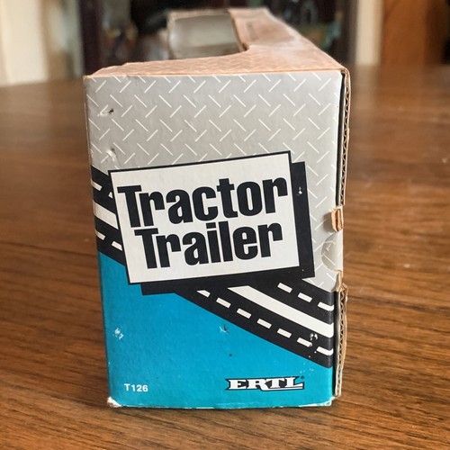 Ertl 1/64 Earl May Nursery And Garden Center Freightliner Tractor And Trailer - 第 7/9 張圖片