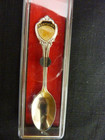 LOT OF 24 VINTAGE SOUVENIR COLLECTABLE SPOONS CHARMS STATES VATICAN PARKS CANADA — photo 6