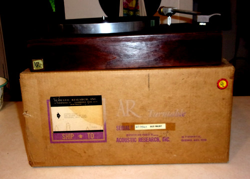 VINTAGE ACOUSTIC RESEARCH AR- XA TURNTABLE WORKING WITH SHURE CARTRI DGE