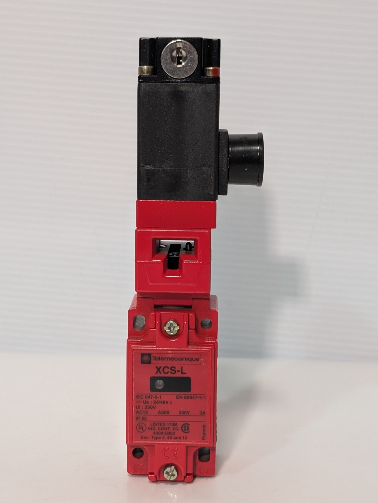 Telemecanique XCSL-562B1 Safety Limit Switch, Key Operated Turret Head, A300, 3A