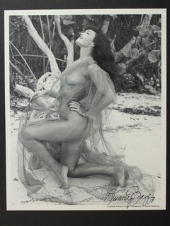 PIN UP PHOTOGRAPHER BUNNY YEAGER (1929 2014) AUTOGRAPHED BETTIE PAGE PHOTO