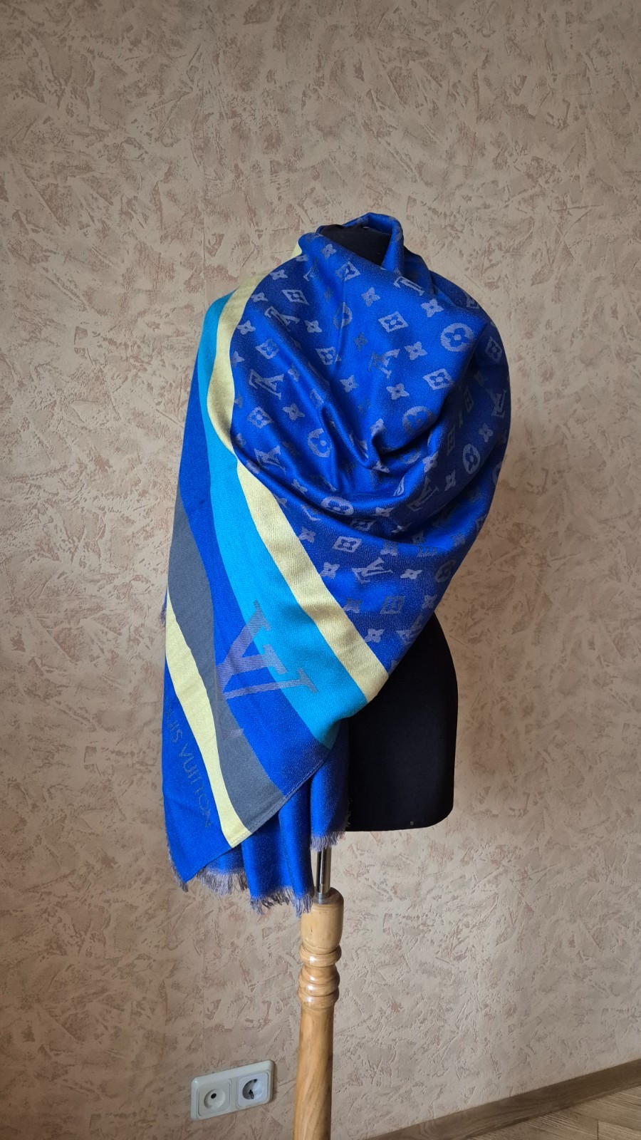LOUIS VUITTON rectangular scarf stole fringe logo - image 2