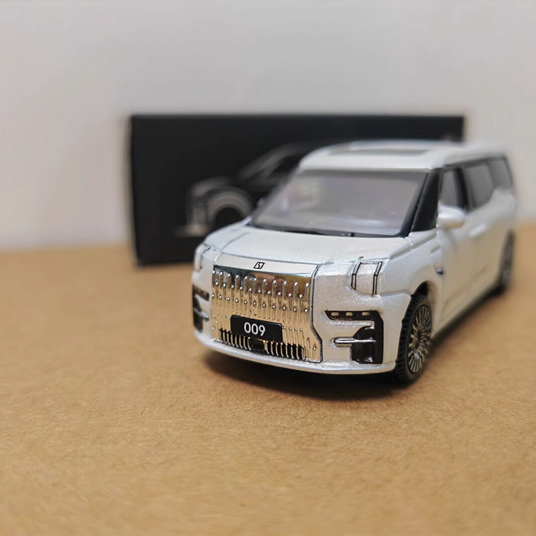 1/64 Scale Geely ZEEKR 009 MPV White Diecast Car Model Toy