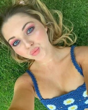 BEAUTIFUL Sammi Hanratty American actress YELLOWJACKETS SHAMELESS 8X10 Photo