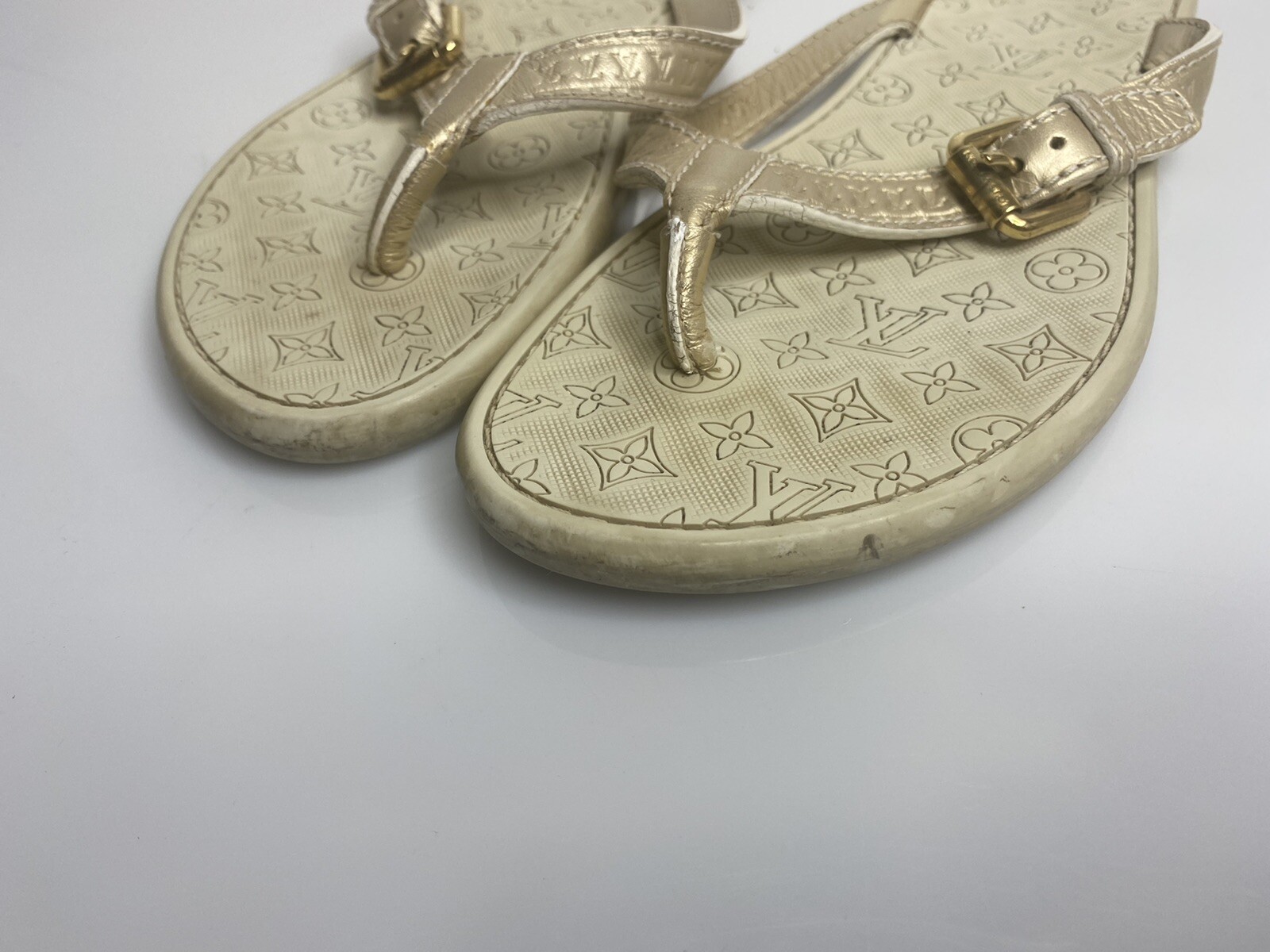 PANTOFOLA D’ORO Sandali monogramma Louis Vuitton infradito oro taglia 35 5 EU