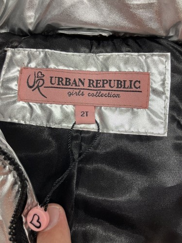 Urban Republic Metallic Faux Fur Trim Hooded Puffer Zip Vest Girls Sz 2T New - Picture 2 of 5