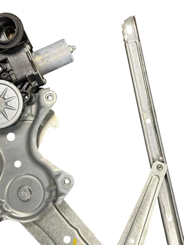 Lexus IS200T LUX 2016 regulador de ventana de puerta del lado del pasajero delantero derecho con motor Foto 2 de 4