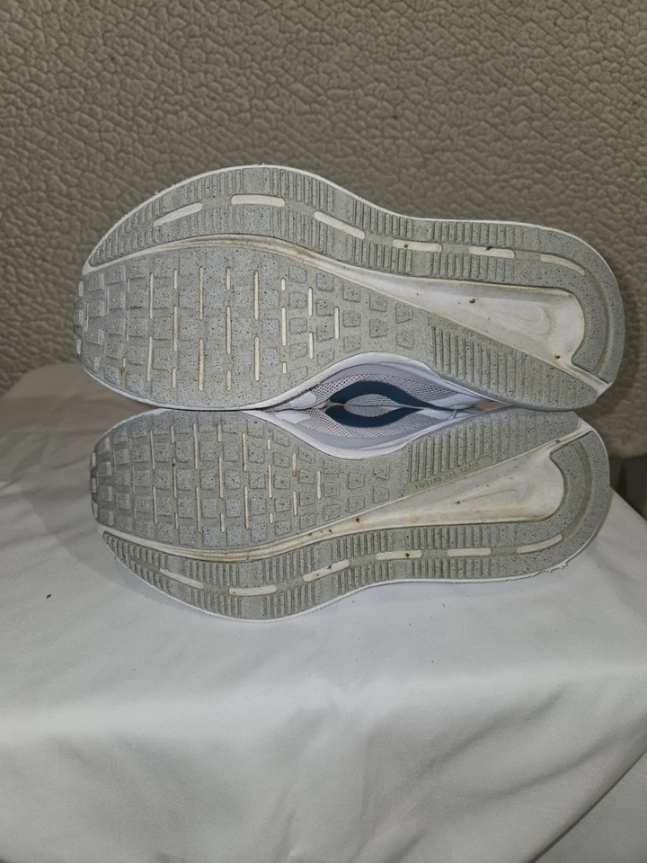 Nike Mujer Run Swift 3 Talla 8.5 DV7889-100 Blanco con Acentos Rosa Foto 3 de 4