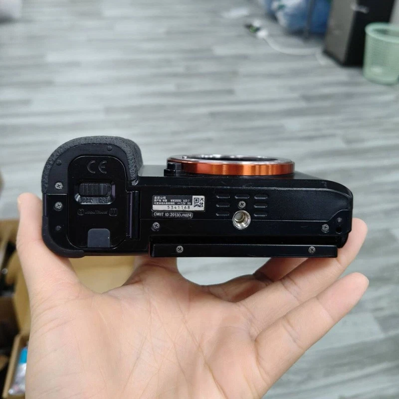 Sony Alpha A7 24.3MP Mirrorless Full Frame Digital Camera Body -90% New - Image 4 of 4