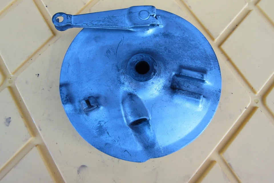 1980-1982 YAMAHA SR250 ПЕРЕДНЯЯ ТОРМОЗНАЯ ПЛАСТИНА ДЕРЖАТЕЛЬ - Изображение 3 из 4