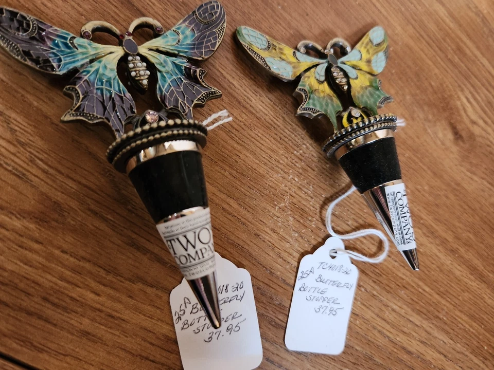 2 TAPONES PARA BOTELLAS ESMALTE BUTTERFLY TWOS CO. Foto 3 de 4