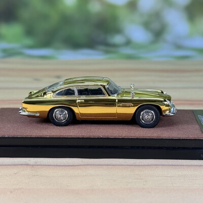 XiaoGuang Model 1/64 Scale Aston Martin DB5 Gold Diecast Car Model