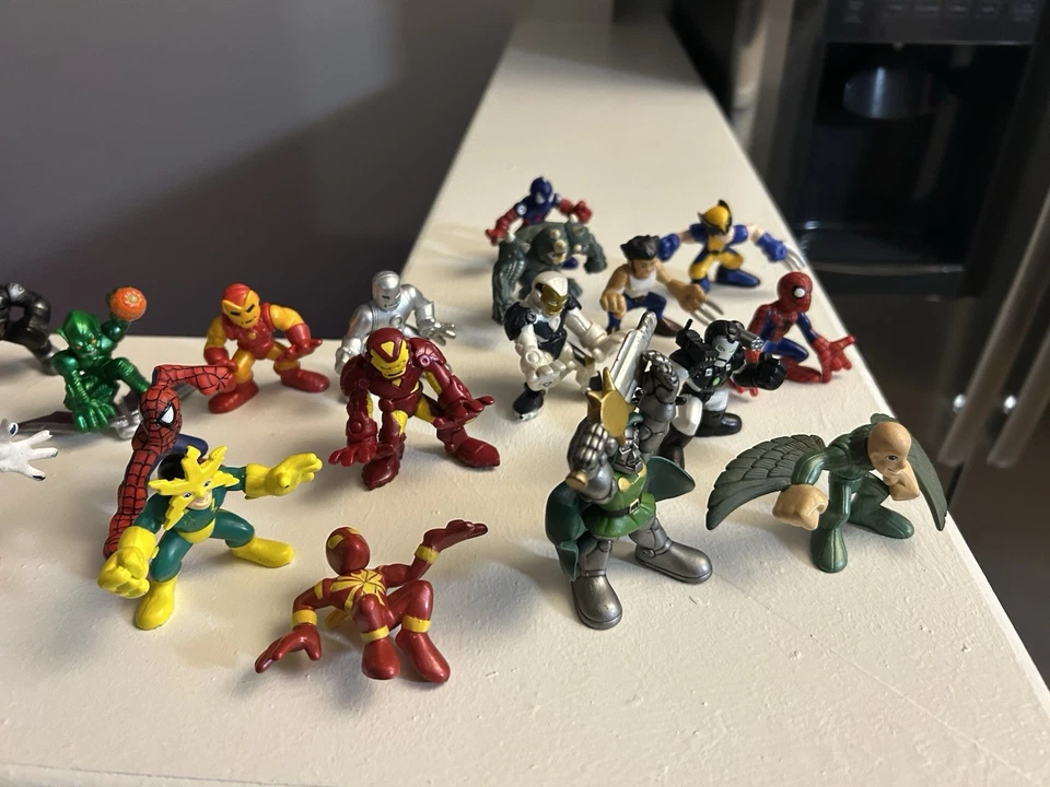 Lote de 19 figuras de acción Hasbro Marvel Super Hero Squad Spider-Man Wolverine etc. Foto 4 de 4