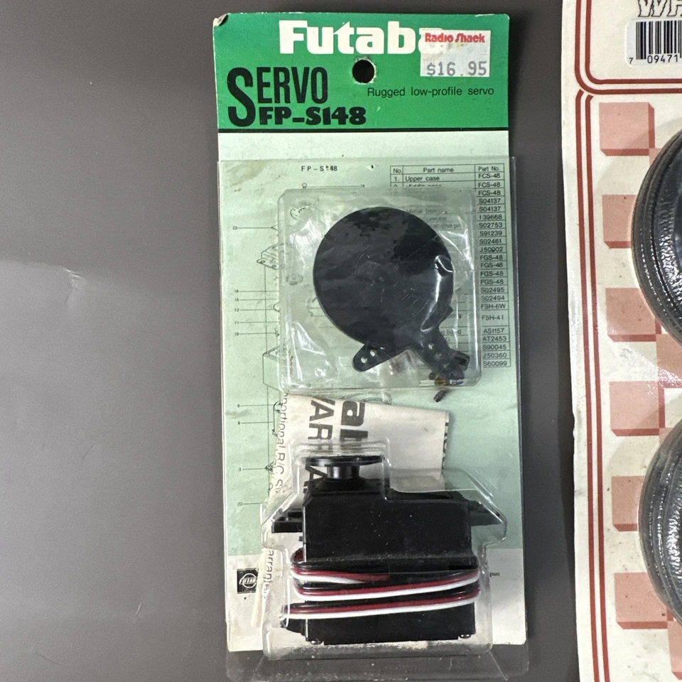 FUTABA SERVO FP-S148 RUGGED LOW PROFILE NEW + Lite Flite Wheels - Image 2 of 4