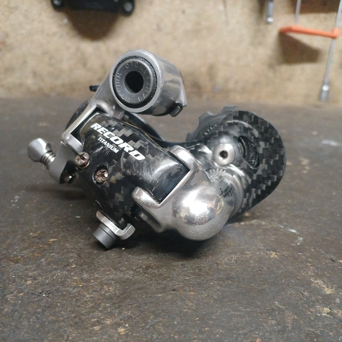 Dérailleur Campagnolo Record Titane Carbone 10v – Fabriqué En Italie