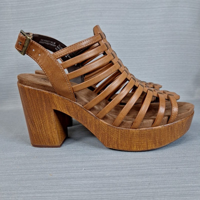 WHITE MOUNTAIN FOOTBEDS Brown Faux Leather Platform Heel Astonish Sandal 9.5 M